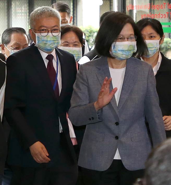 台北科技大学今(30)日欢庆建校110周年校庆，总统蔡英文出席致贺，校长王锡福亲自接待。(赵双杰摄)