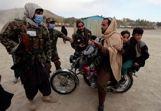 美國政府內部督察機制今天指控，有關阿富汗前政府及軍隊垮台、美軍撤離時一片混亂的相關資訊，均遭國務院、國防部封鎖，而國會與大眾需要知道真相。(圖/塔利班)