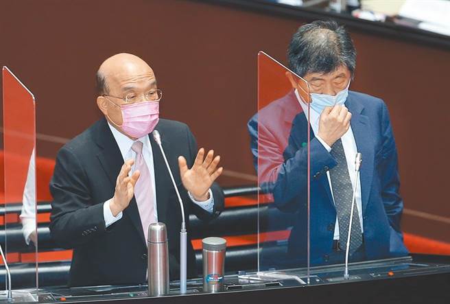 行政院長蘇貞昌（左）與指揮官陳時中（右）。（資料照）