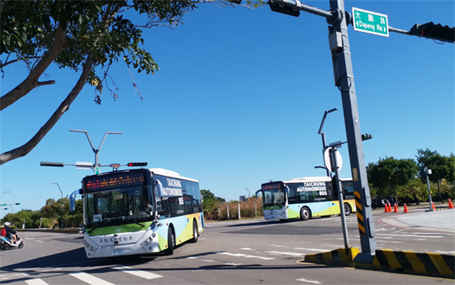 台中市水湳自駕巴士榮獲交通部評鑑優等，顯示台中市自駕巴士推動成果備受中央肯定。（台中市政府提供）