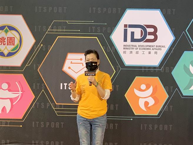 经济部长王美花称讚，运动科技可以让运动更普及。（赖佑维摄）