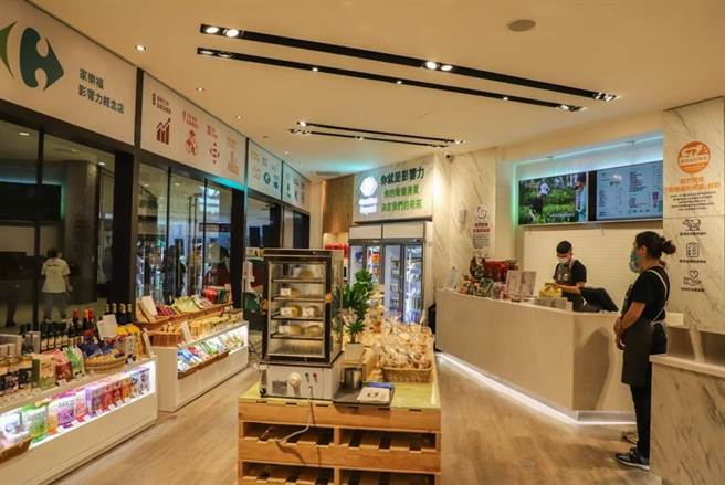 家乐福影响力概念店联名茶茶小王子从11月起进驻嘉义故宫南院。(家乐福提供)