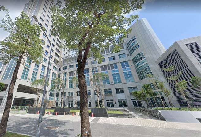 位在捷运忠孝復兴站对面的大安超高压变电所，外型气派，除地下3楼~6楼为电力设备外，其他楼层可做商业用途。(图/台电公司)