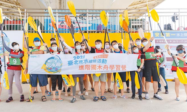 独木舟进阶课程学员合照。图／业者提供