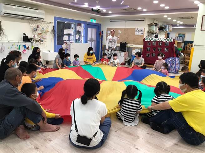 新北市瑞芳幼儿园社区教保资源中心「亲子fun轻松」活动。（教育部提供／林志成台北传真）
