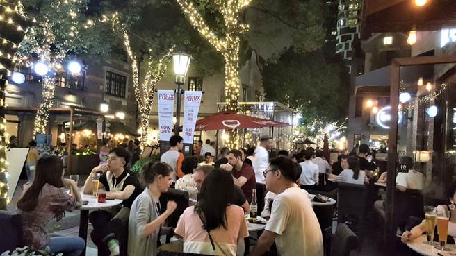 大陆10月非制造业继续保持扩张，但力度有所减弱。(叶文义摄)