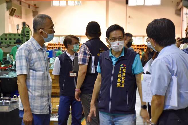 台中市政府经济发展局，主动通知辖内临时登记工厂申请特定工厂登记、未登记工厂申请纳管。(台中市政府提供)