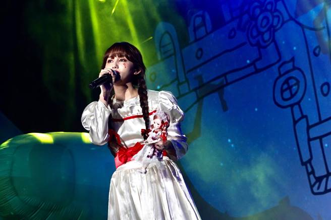 琳谊以「安娜贝尔」鬼娃造型亮相。(相映国际提供)