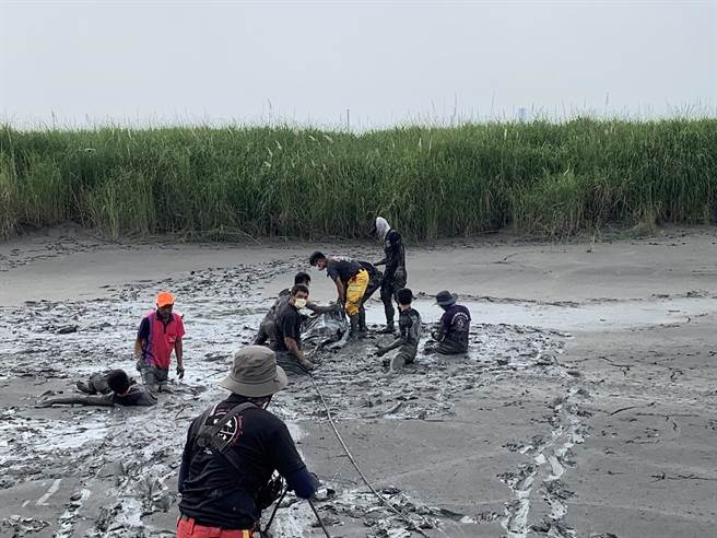 屏东警消透过无人机寻获2遗体，疑日前失踪对象。（屏东消防局提供／谢佳潾屏东传真）