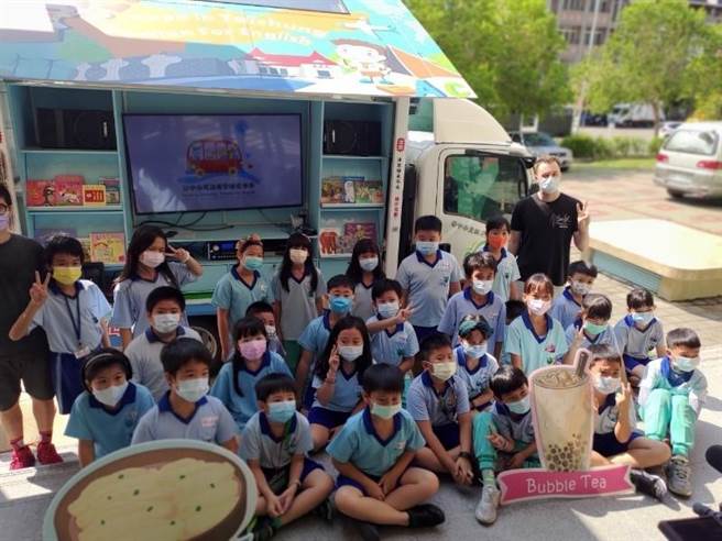 台中市英语希望传爱专车110学年度将巡迴36所国小。（台中市教育局提供／王文吉台中传真）