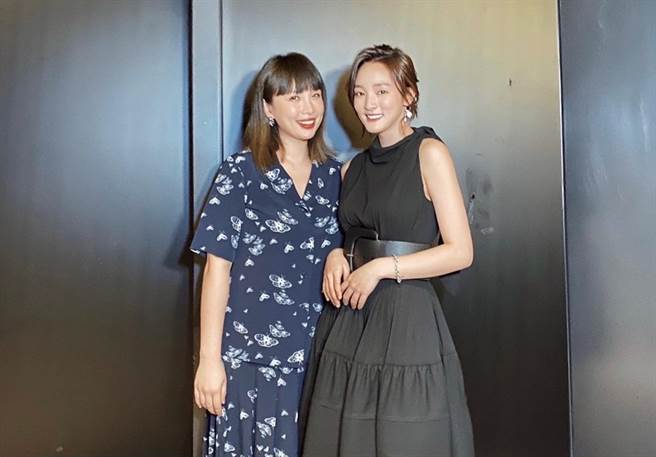 金曲歌后魏如萱近来推出新歌〈很小很小〉MV，邀来台北电影节最佳女主角、入围金马影后王净担任女主角。(中时提供)