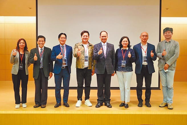 立法院長游錫堃昨受邀出席民眾黨智庫舉辦的修憲論壇。（民眾黨提供）