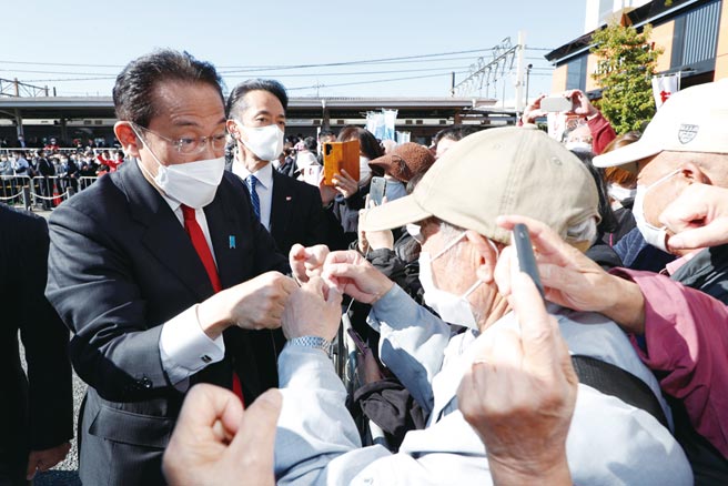 英國《金融時報》29日報導稱，日本、英國和澳洲等盟國正在遊說阻止華府調整核武政策，擔心美方若這麼做，將導致對中國和俄羅斯的嚇阻力下降。圖為日相岸田文雄。（摘自岸田文雄推特）