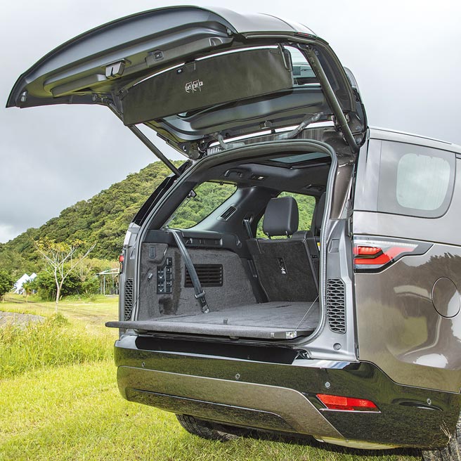 行李厢底板最高可承重300kg。（陈大任摄）