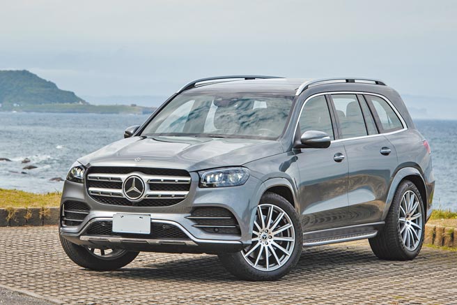 Mercedes-Benz GLS定位为S-Class版七人座LSUV，提供冒险、旅程、情境、优閒、标准等各种驾驭模式是其特色。（陈大任摄）
