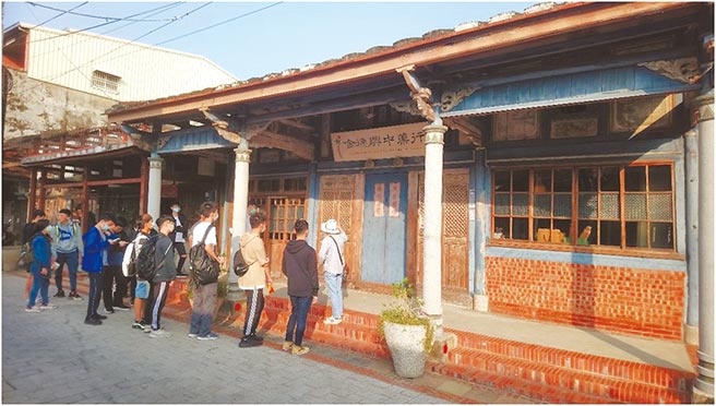 菁寮老街保留許多已超過百年的古早商鋪。（臺南市政府農業局提供）