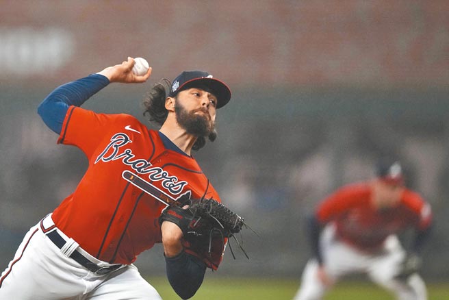 勇士右投安德森先发5局没让太空人击出安打，无失分拿下胜投。（美联社）