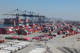 1分鐘讀財經》全球貨櫃航運缺工、塞港難解 供應鏈危機恐持續至2022年