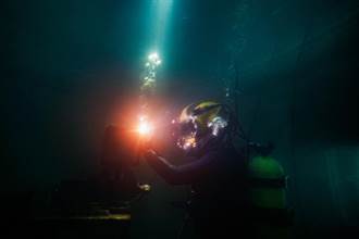 罕見曝光 海軍臉書公布水下作業大隊的水中電焊訓練照片