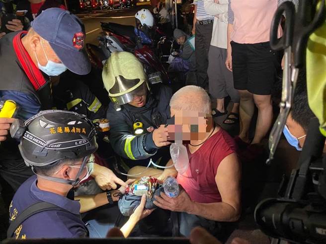 花莲市区近美崙工业区民宅昨深夜传出火警，所幸屋内74岁郑姓老翁无大碍。（罗亦晽摄）