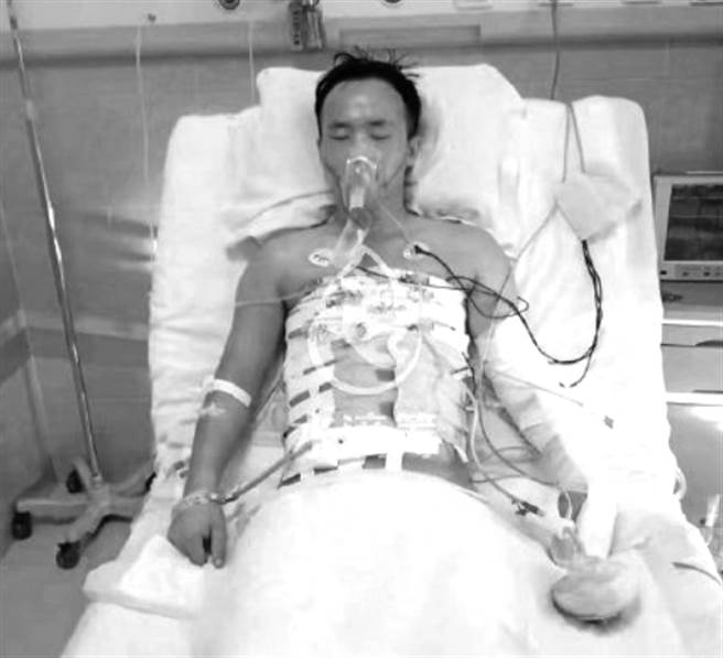 草原公主的哥哥身受重伤。(图/翻摄自微博)