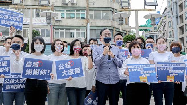 国民党主席朱立伦（中）。（国民党提供）