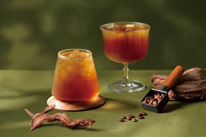 路易莎咖啡黑卡推出「发现臺湾 咖啡极选」，标榜採用卓武山及台南大锄花间庄园豆。（图／路易莎咖啡）