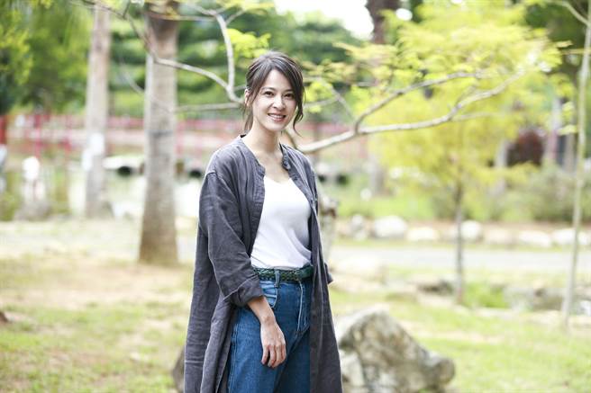 蘇晏霈在《黃金歲月》飾演宅女。（民視提供）