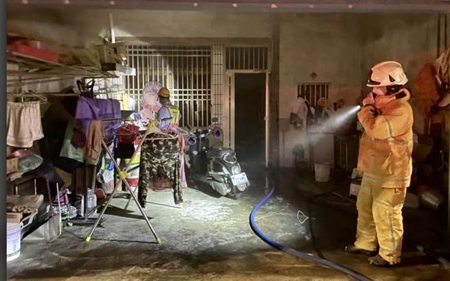 竹山暗夜火灾，造成一死一伤。（南投县消防局提供／廖志晃南投传真）