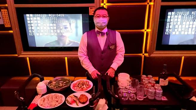 萬象KTV準備好酒、菜，包括著名水餃，準備開賣。（讀者提供／程炳璋台南傳真）