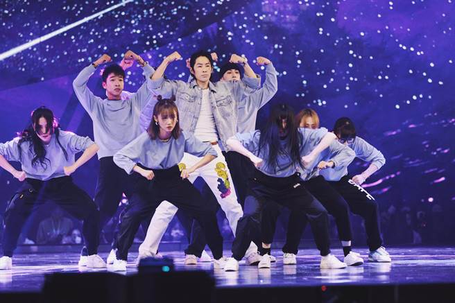 吳建豪於《這就是街舞4》總決賽演出。（環球提供）