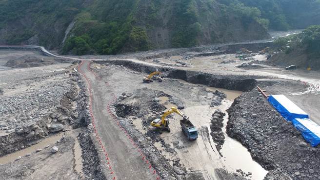 高雄市桃源区明霸克露桥便道将于2日起延长通行时间，但将视天候状况採取管制措施。（公路总局第三区养护工程处甲仙工务段提供／林瑞益高雄传真）