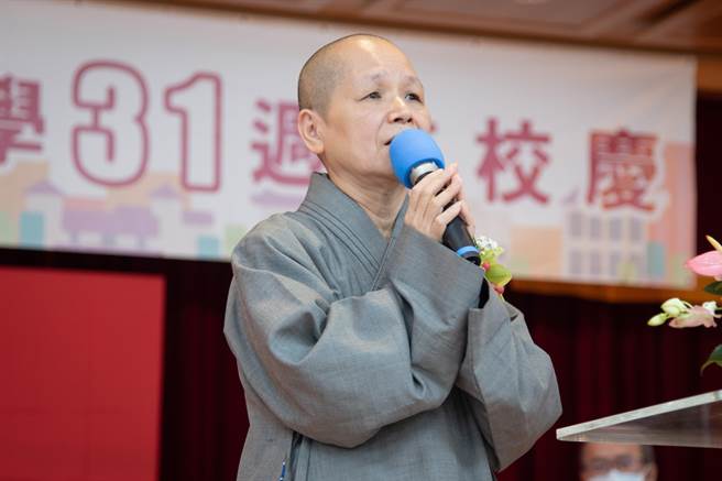 华梵大学董事长悟观法师表示，华梵大学将发挥「觉之教育」特色，度过少子化衝击。（华梵大学提供）