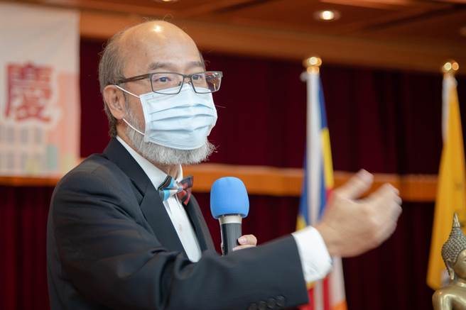 华梵大学林从一校长宣布，华梵大学通过民航局审核，将成为无人机国家考场。（华梵大学提供）