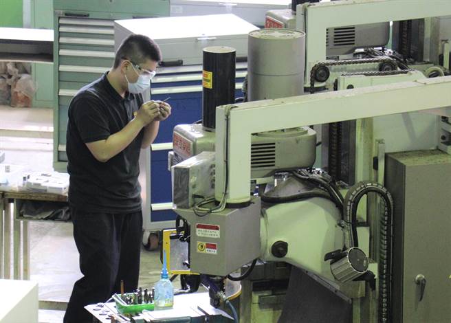 去年未完赛不甘心，张宇杰日练14小时，提升速度及精准度，终顺利夺冠。（劳动部云嘉南分署提供／张毓翎台南传真）