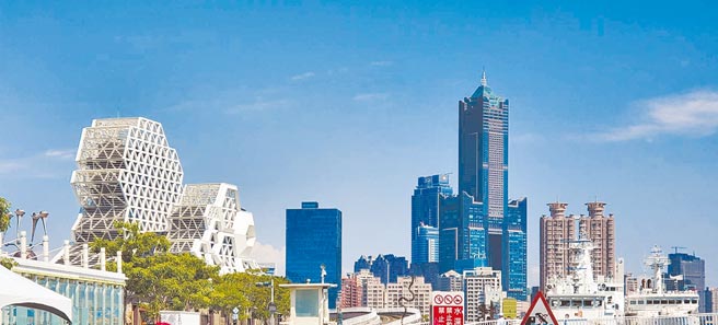 为鼓励主办单位以及民间投入公共建设，财政部促参司推动三项促参法规优化，包含《民间自行规划申请参与公共建设作业办法》、《扩大鼓励机关办理促进民间参与公共建设案件奖励作业要点》以及《财政部办理促进民间参与公共建设案件督导及考核作业要点》。图为亚洲新湾区是近年高雄发展热区，高市府与地主航港局、台湾港务公司三方合作，推动亚湾2.0计画，并分4阶段推动。（本报资料照片）