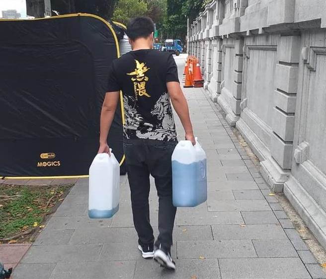 国民党台北市议员罗智强办公室主任、国民党副发言人杨植斗。（图／取自杨植斗脸书）