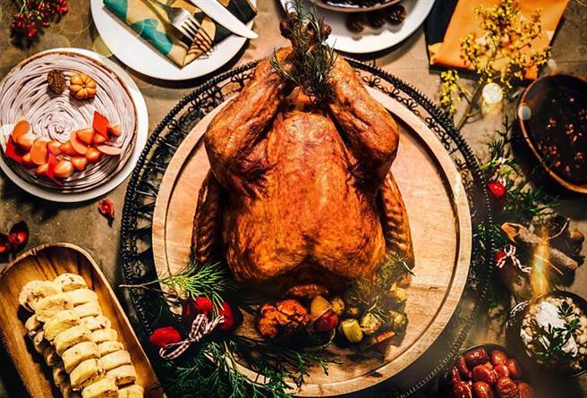 台北君悦酒店「Baguette礼品烘焙坊」回归，感恩圣诞节庆赠礼同步开卖。图／台北君悦酒店