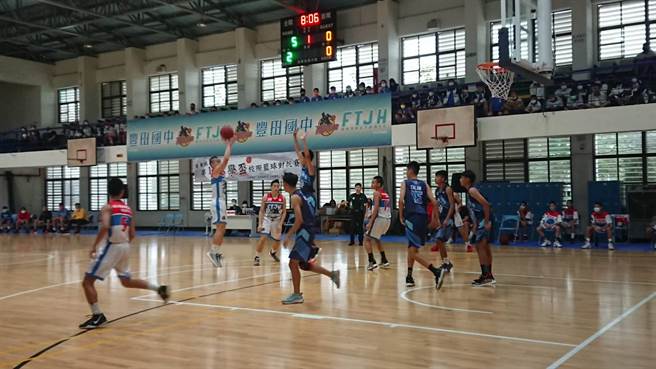 台东县品学杯校际篮球对抗赛今开打，选手必须达到学科及品格要求才能参赛。（蔡旻妤摄）