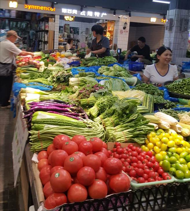 大陸商務部最近印發《關於做好今冬明春蔬菜等生活必需品市場保供穩價工作的通知》。（葉文義攝）