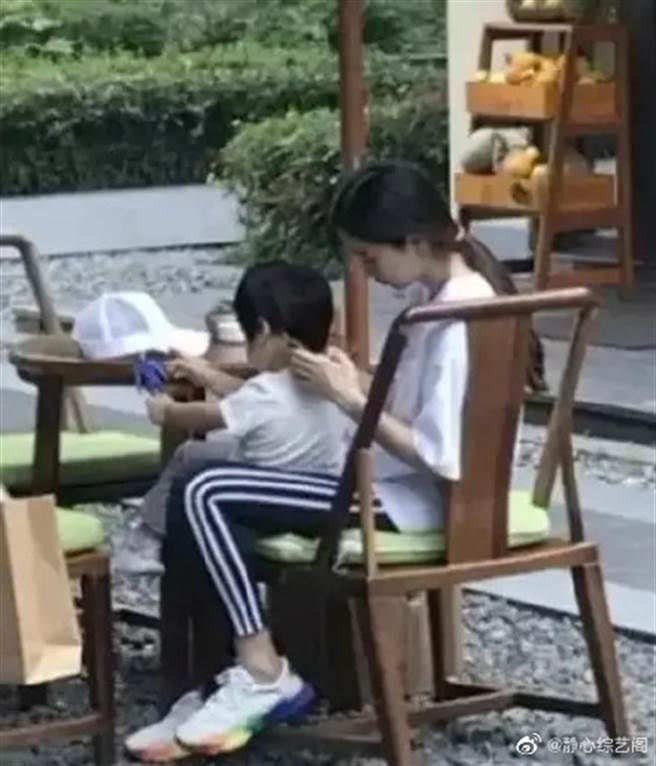 小海綿曾多次去探Angelababy的班。(圖/翻攝自微博)