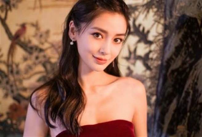 Angelababy現在的生活重心除了兒子就是工作。(圖/翻攝自微博)