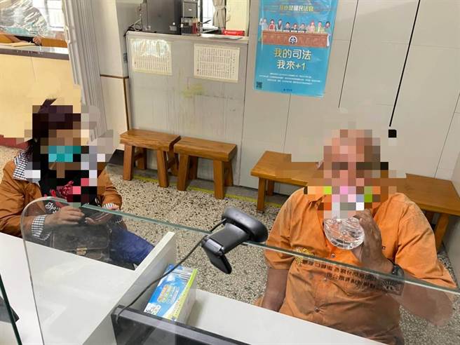 60歲林男（右）為找尋愛車，兩度跌到水溝內，還失聯三日。（台中市第五分局提供／馮惠宜台中傳真）