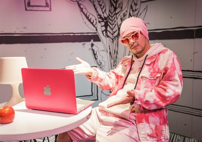 黄明志的《玻璃心 Fragile》讨论度超高。(图/翻摄自黄明志脸书)