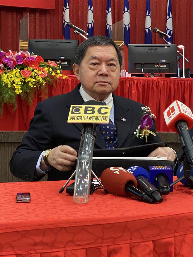 年底拚消费买气，远东集团董事长徐旭东表示，除了努力、还要施魔法，对SOGO百货周年庆业绩目标110亿元有信心。(资料照)