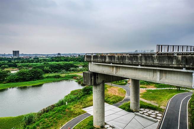 台1线替代道路第1期工程，从南端台68线新竹市武陵匝道的「断头路」往北做到竹北市县道118线的中正西路。（罗浚滨摄）
