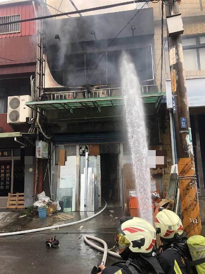 桃园市龟山区1民宅2日早上发生火警。（翻摄照片）