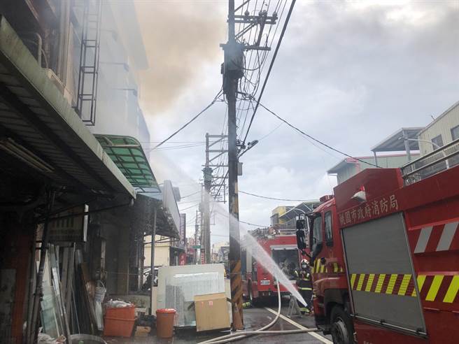 桃园市龟山区1民宅2日早上发生火警。（翻摄照片）