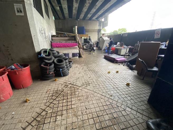 万华回收场子弹爆裂造成2清洁人员轻伤。（警方提供）