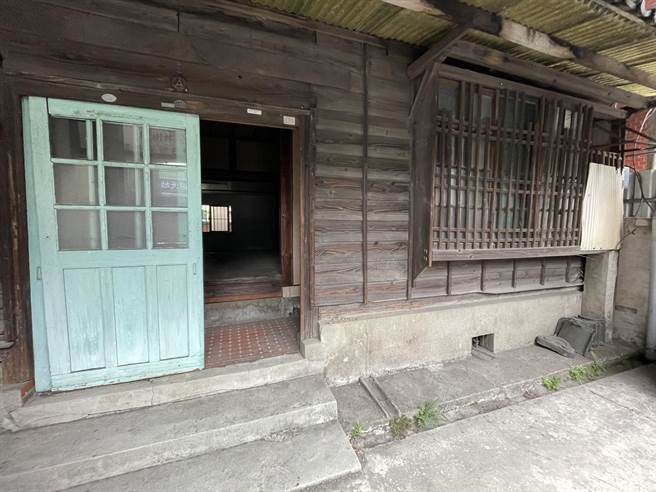 新北市樹林日式警察宿舍已有103年歷史，2015年被市府列為歷史建築，地方人士擔憂歷史建築成為荒廢點，盼文化局協助輔導。（蔡雯如攝）